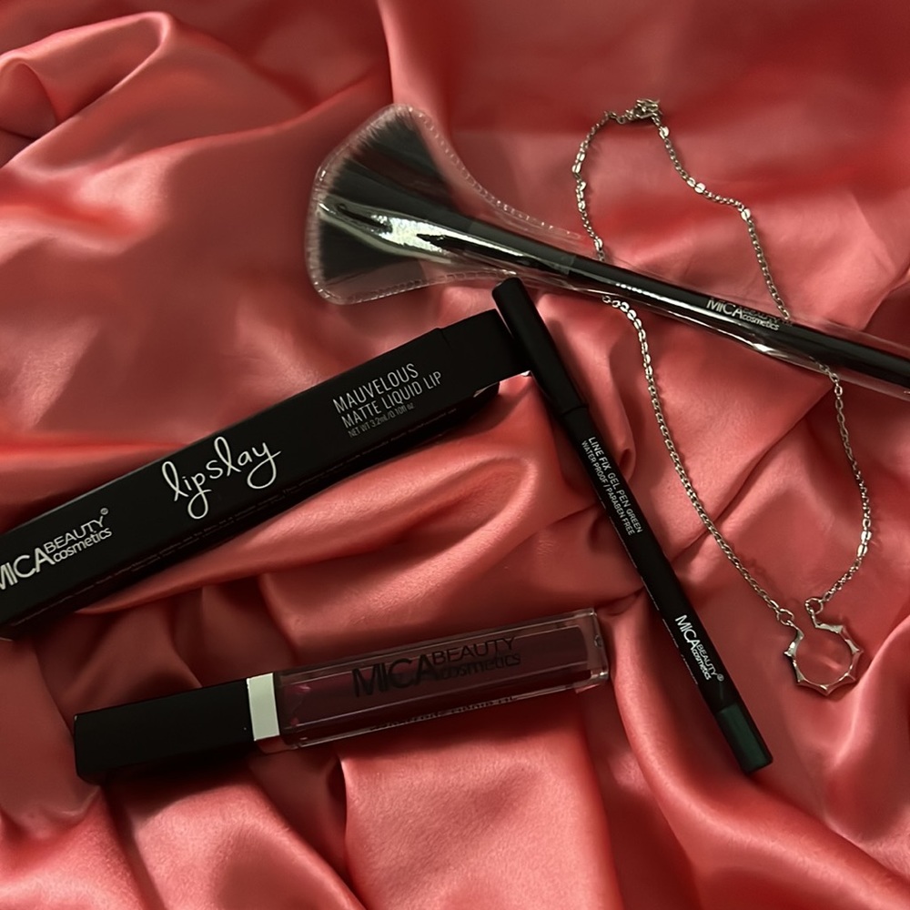 Mica Beauty Bundle Matte Liquid Lip, Gel Pen, highlighter brush, & Necklace *NEW